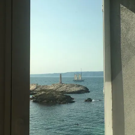 Cabanon Marseillais 45 M2 Sur L'eau à Malmousque